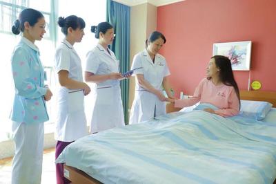 泸州锦欣妇产优质服务赢得赞誉，宝妈感恩赠送锦旗致谢